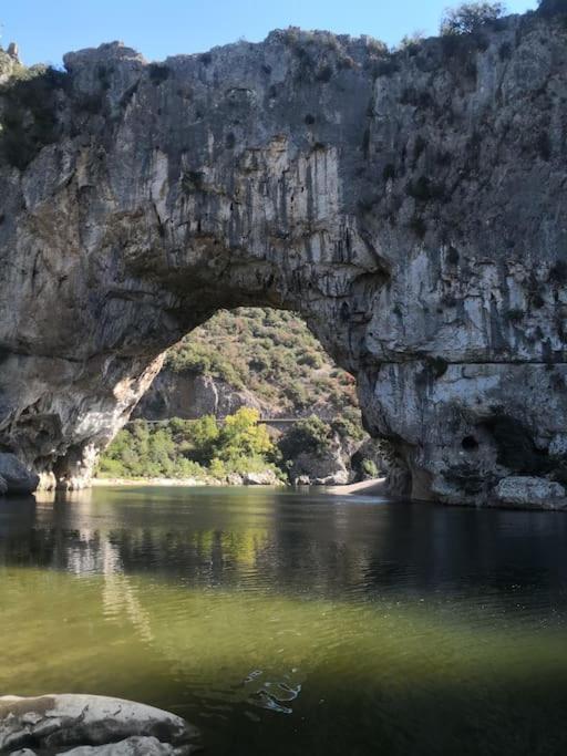 Lou Caladou Gite En Pierre Avec Bain A Remous Vallon-Pont-dʼArc Екстериор снимка